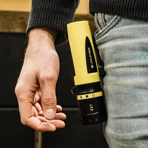 EX7_flashlight_lifestyle_2048x2048